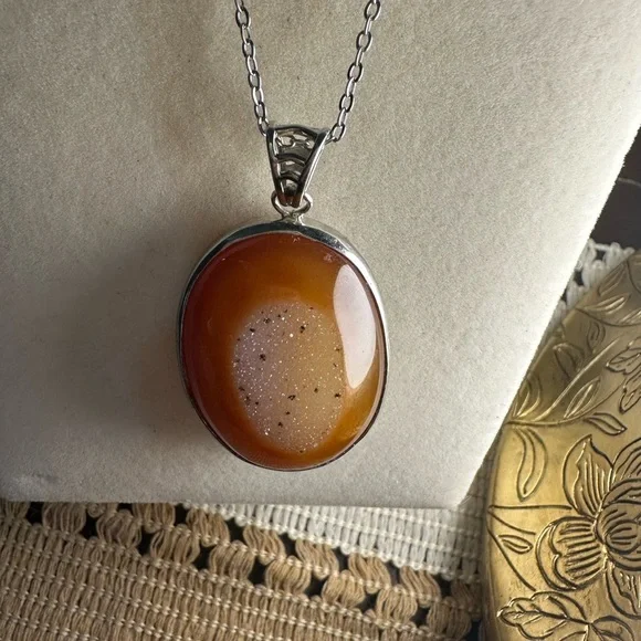 Druzy Agate Oval Pendant Necklace on Silver Copper Chain - Picture 9 of 16
